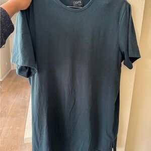 Cuts Clothing Men's Split-Hem Crewneck T-Shirt in Green Blue